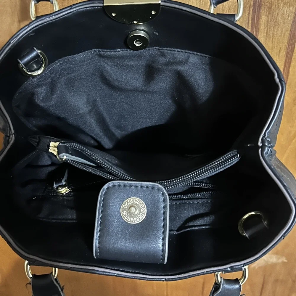 Liz Claiborne Faux Leather Black QuiltedPurse Bag‎ Gold Hardware